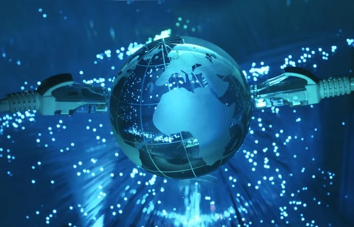 земной шар в руках робота