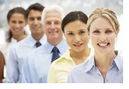 улыбающиеся сотрудники